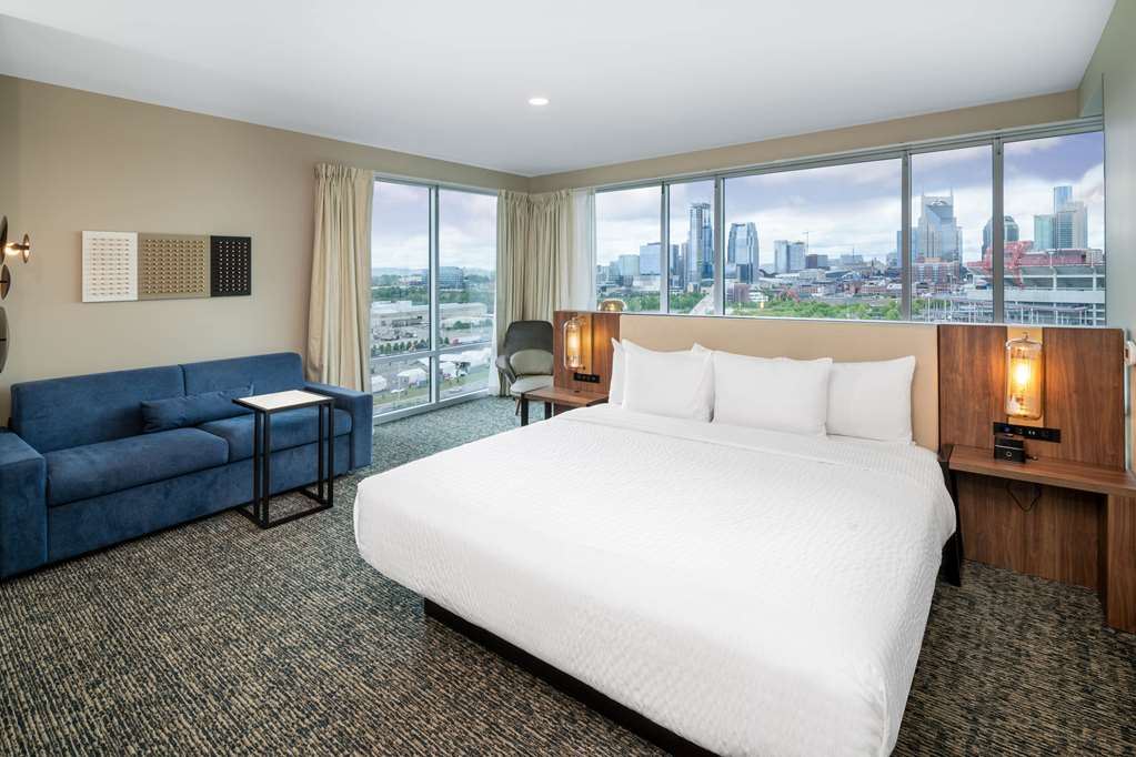 La Quinta Inn & Suites by Wyndham Nashville Downtown Stadium - photo 35