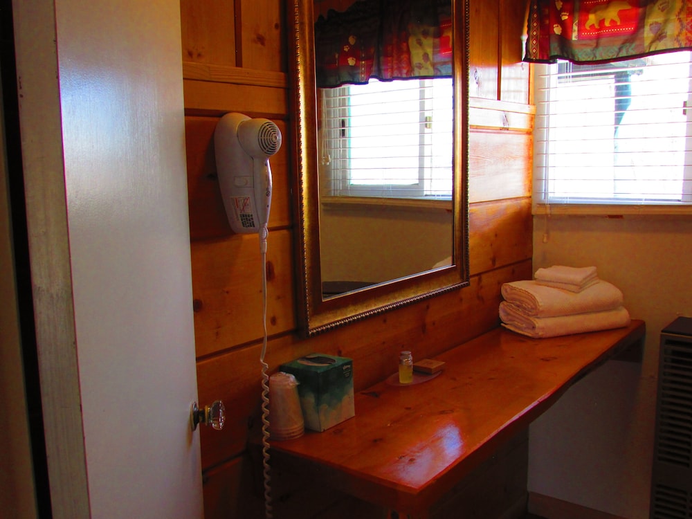 Chinook Winds Motel - photo 113