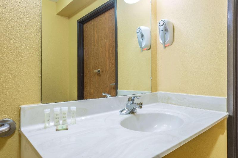 Super 8 by Wyndham Troy IL St. Louis Area - photo 8