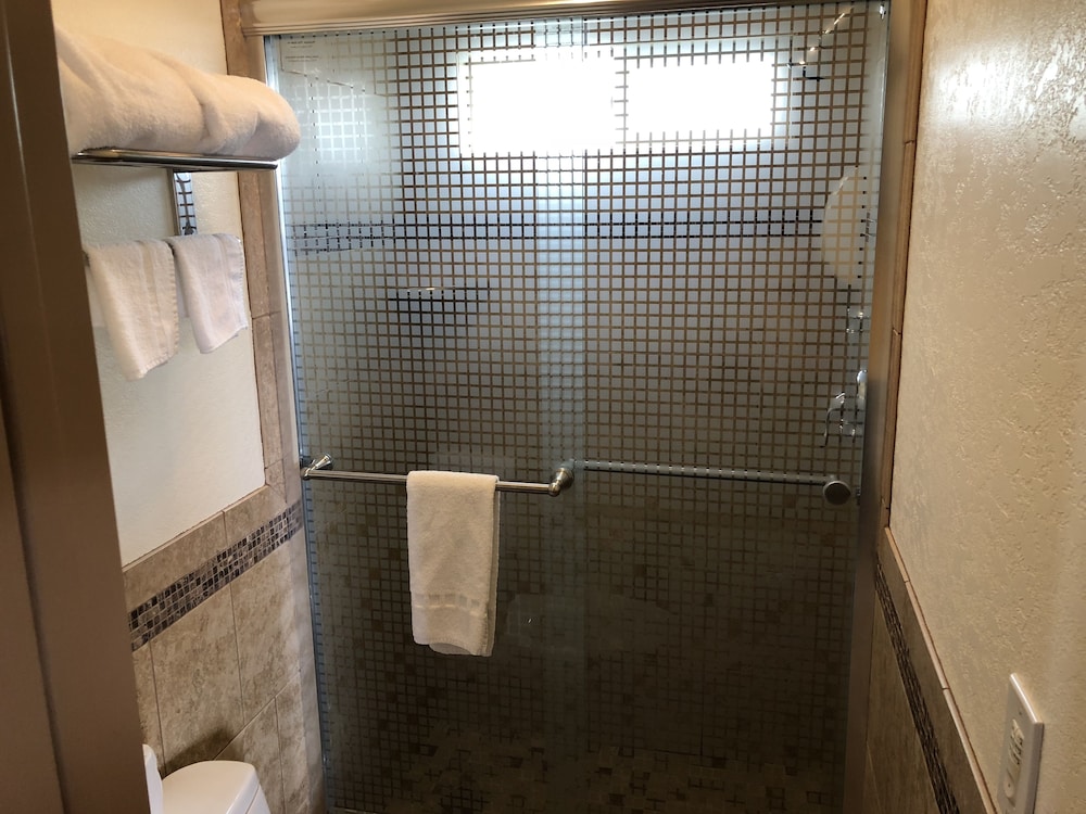 Topper Motel - photo 23