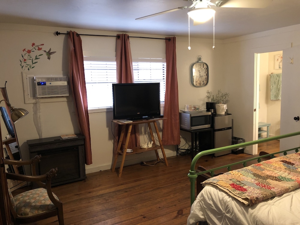 Fort Davis Drug Store Hotel - photo 25