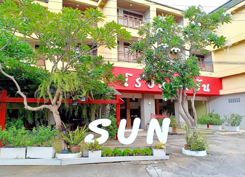 Sun Hotel — hotel in Phetchaburi