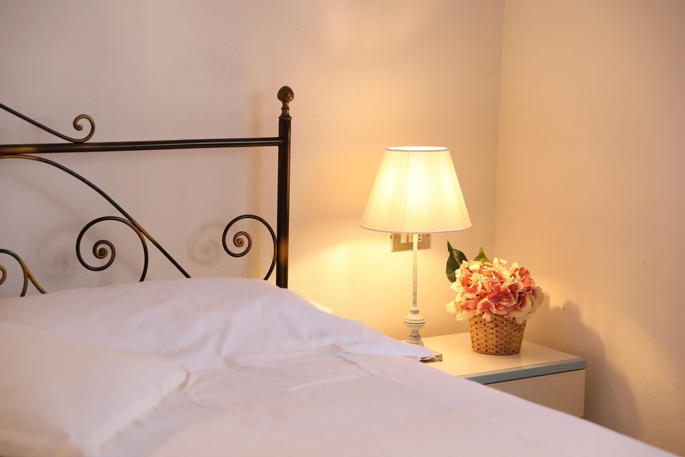 Villa Oliveta — 4-Star Luxury Hotel in San Gimignano, Italy
