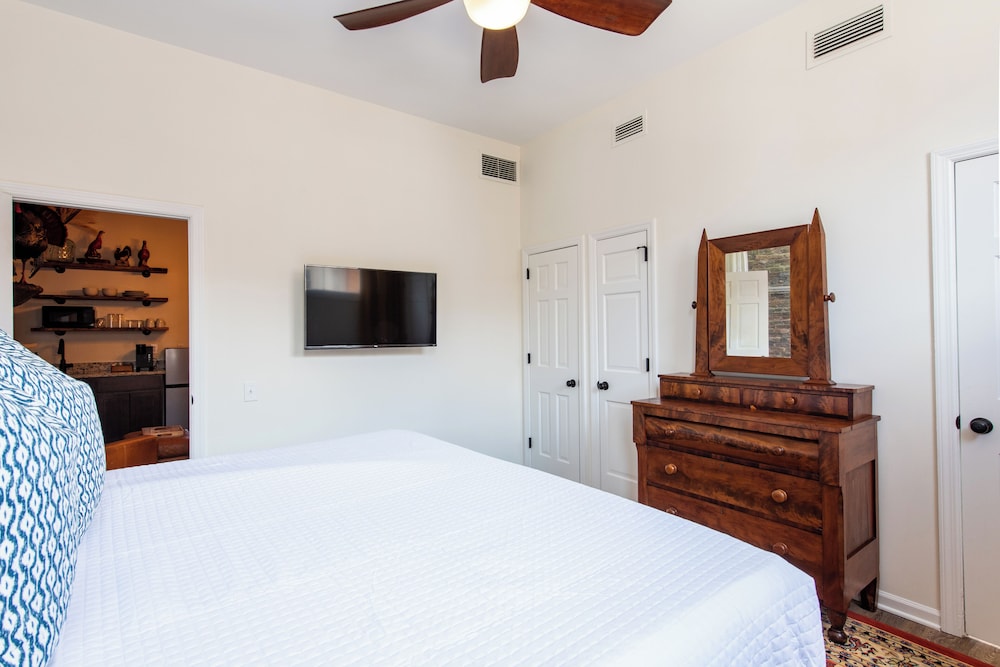 The Woodford Hotel - photo 11