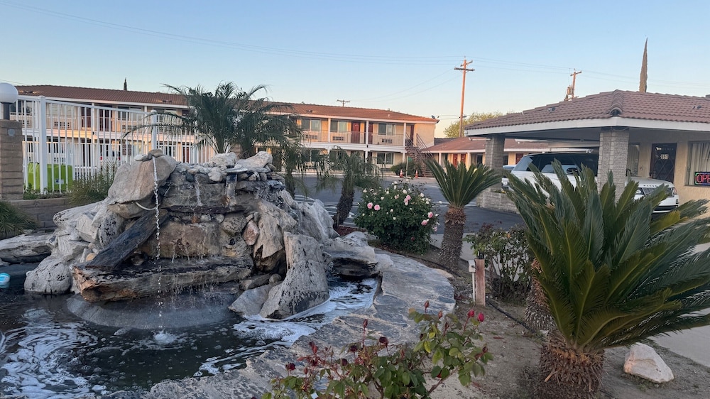 Pacific Express Inn - photo 16