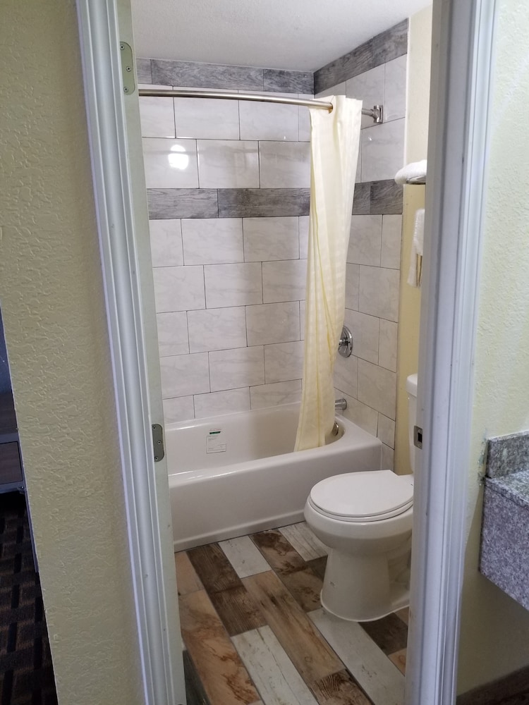 AmeriStay Inn &Suites - photo 17