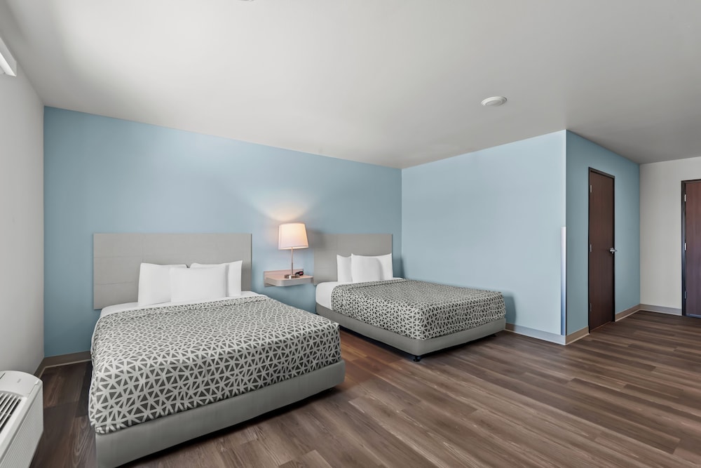 WoodSpring Suites Coralville Iowa City - photo 5