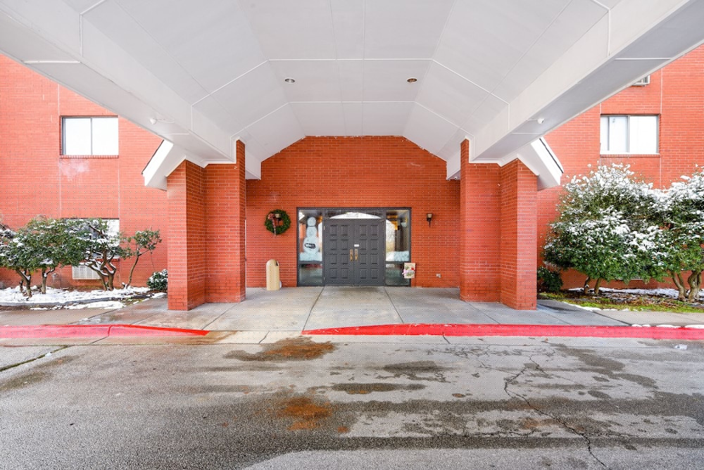 OYO Hotel Edmond University of Central Oklahoma - photo 19