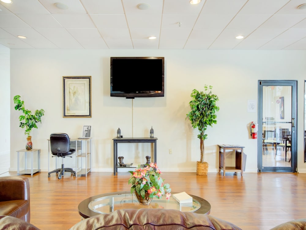 OYO Hotel Dundee By Crystal Lake - photo 4