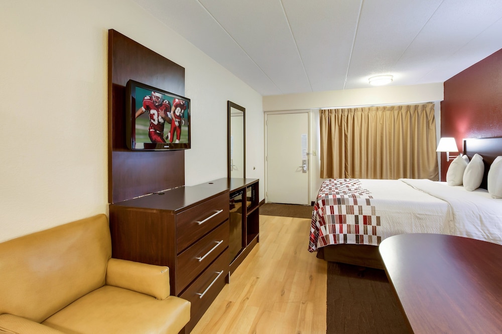 Red Roof Inn Grand Rapids Airport - photo 13