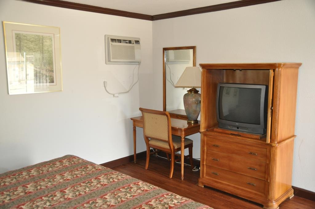 Pasadena Inn & Suites - photo 10