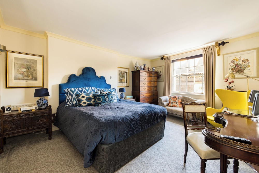 Mayfair 3 bed 6 guest W patio & ac Berkeley Square — 4-Star Luxury Hotel in London, United Kingdom