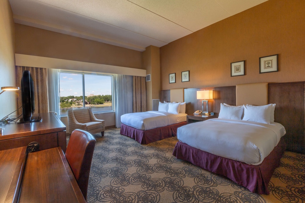 DoubleTree by Hilton Bay City Riverfront - photo 9