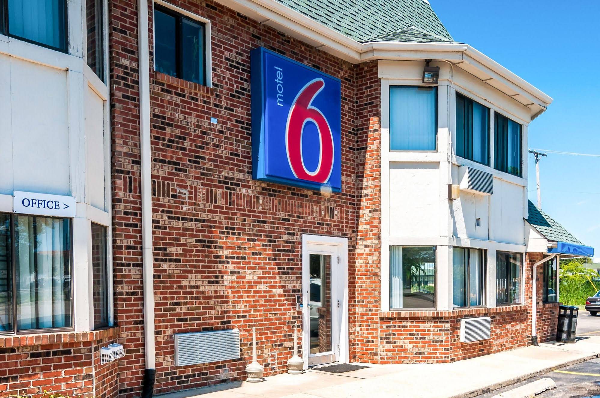 Motel 6 Chicago Elk Grove - featured photo