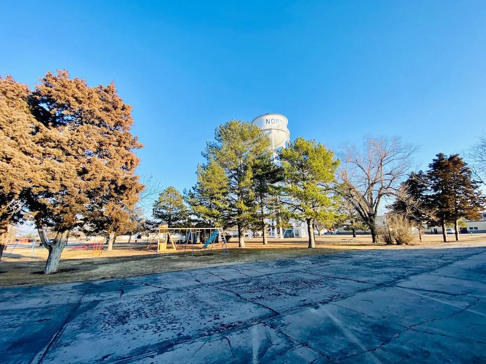 Hillcrest Motel - photo 18