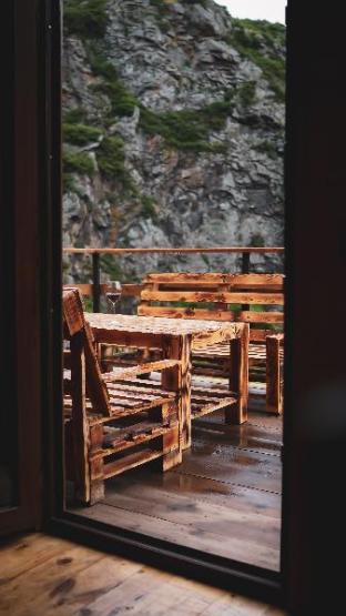 Off Inn Kazbegi — 5-Star Luxury Hotel in Step'antsminda, Georgia