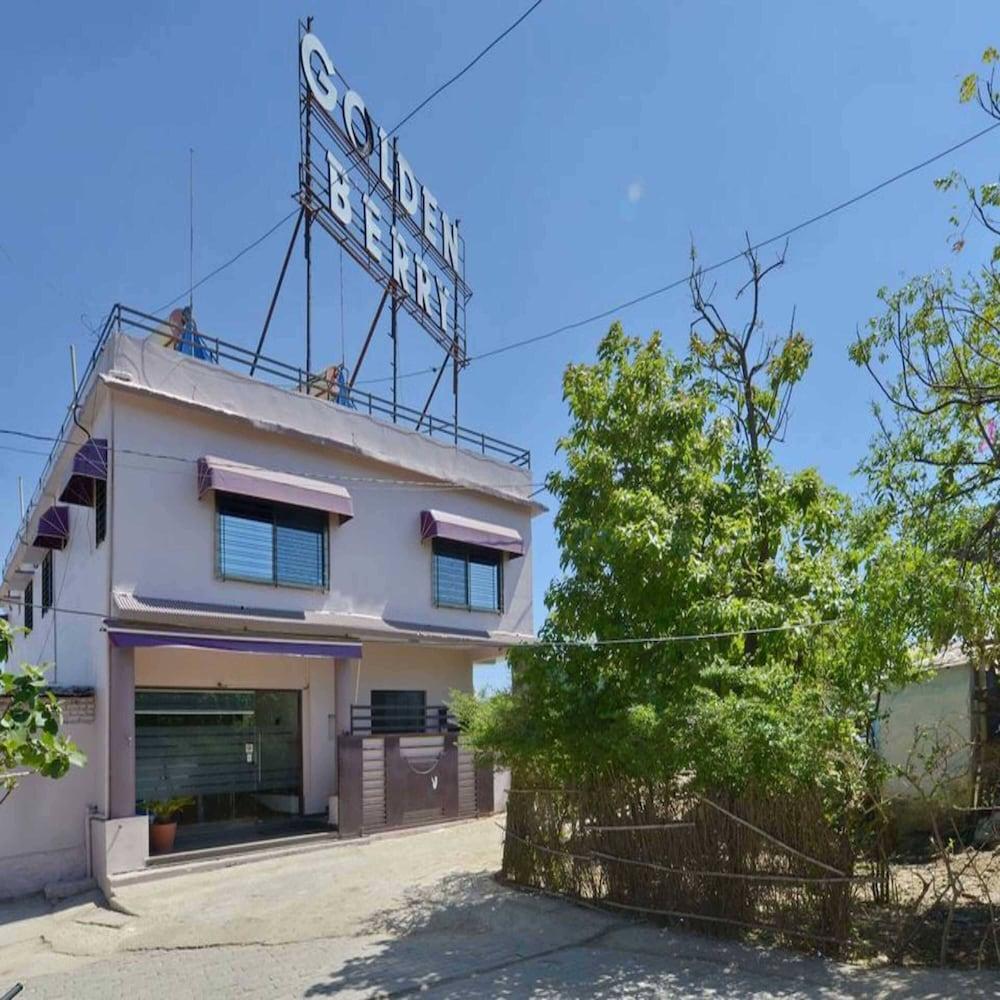 OYO 3422 Hotel Golden Berry in Abu, India