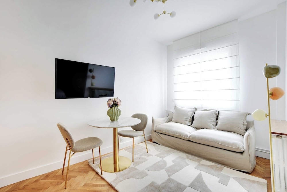 Peaceful Chic Studio 2P Arc de Triomphe - last minute hotel in Paris
