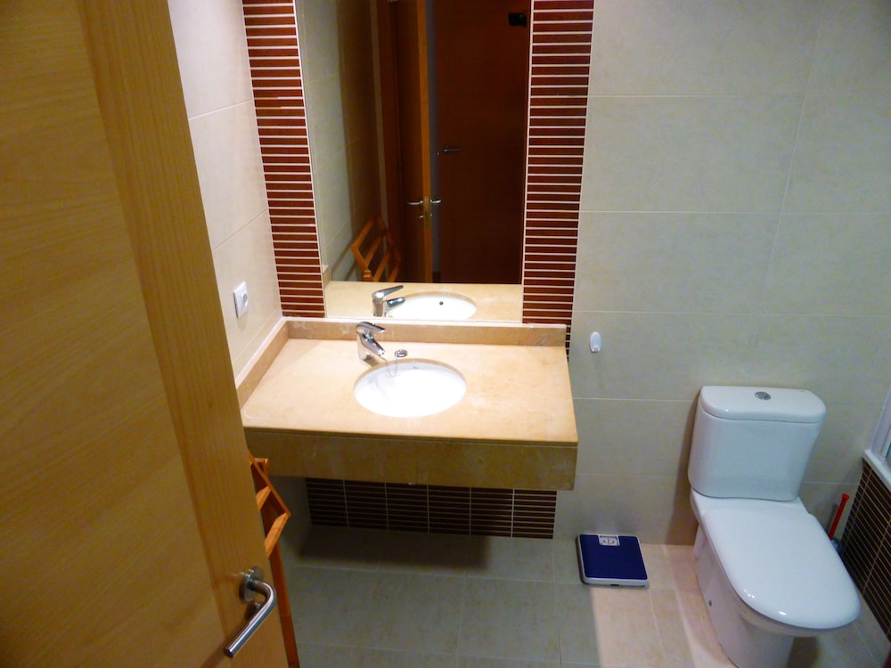Click & Booking Apartamentos Blue Moon — 4-Star Luxury Hotel in Salou, Spain
