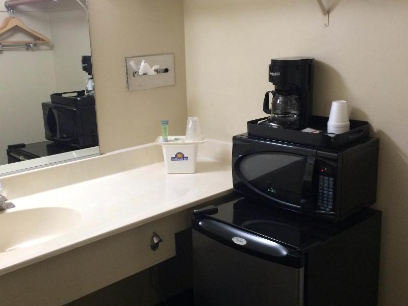 California Inn & Suites Adelanto US 395 - photo 21