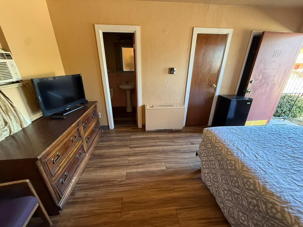 Springs Inn - photo 24