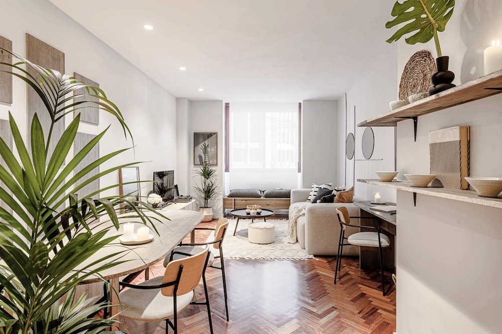 Raja 2 Bedrooms Apartment in Almagro hotel Trafalgar Madrid