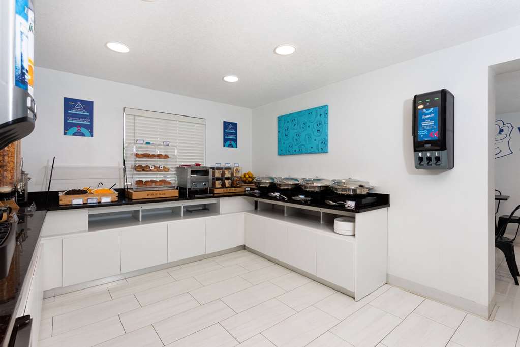 Howard Johnson by Wyndham Orlando Lake Buena Vista South - photo 24