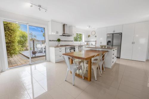 Sunny Cove in Paynesville, Australia