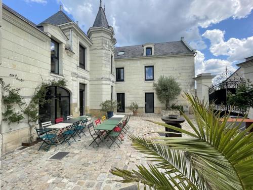 Gîte de Charme à Avoine avec Spa Privé et Jardin FR 1 381 621 — hotel in Avoine