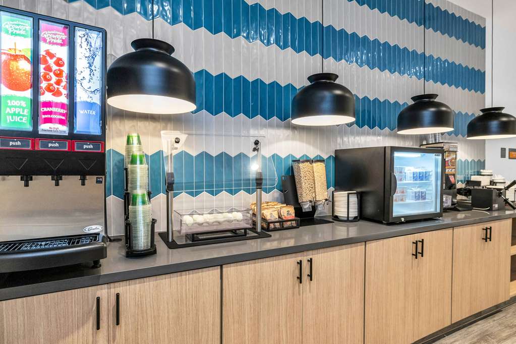 La Quinta Inn & Suites by Wyndham San Jose Airport Downtown - photo 18