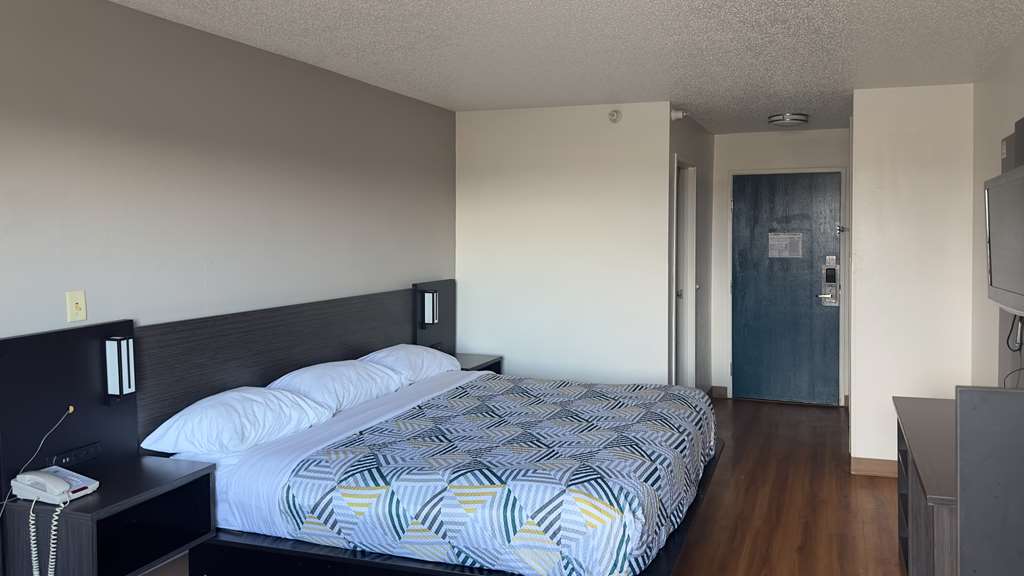 Motel 6 Waterloo IA - photo 25