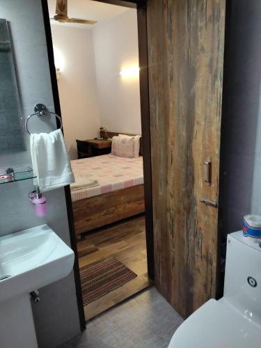 Tatvamasi Homestay — 4-Star Luxury Hotel in New Delhi, India
