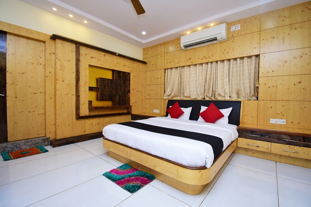 Capital O 42660 Hotel Greenland Towers in Medinipur, India