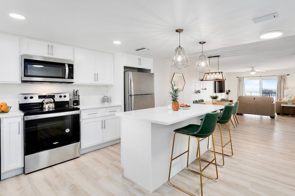 Cocoa Beach Towers by Happy Palm Stays - photo 20