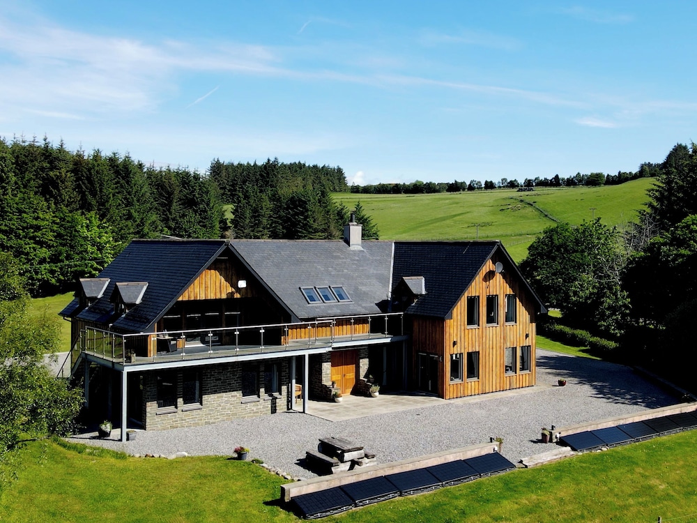 Ben Luna Lodge — 4-Star Luxury Hotel in Inverness, United Kingdom