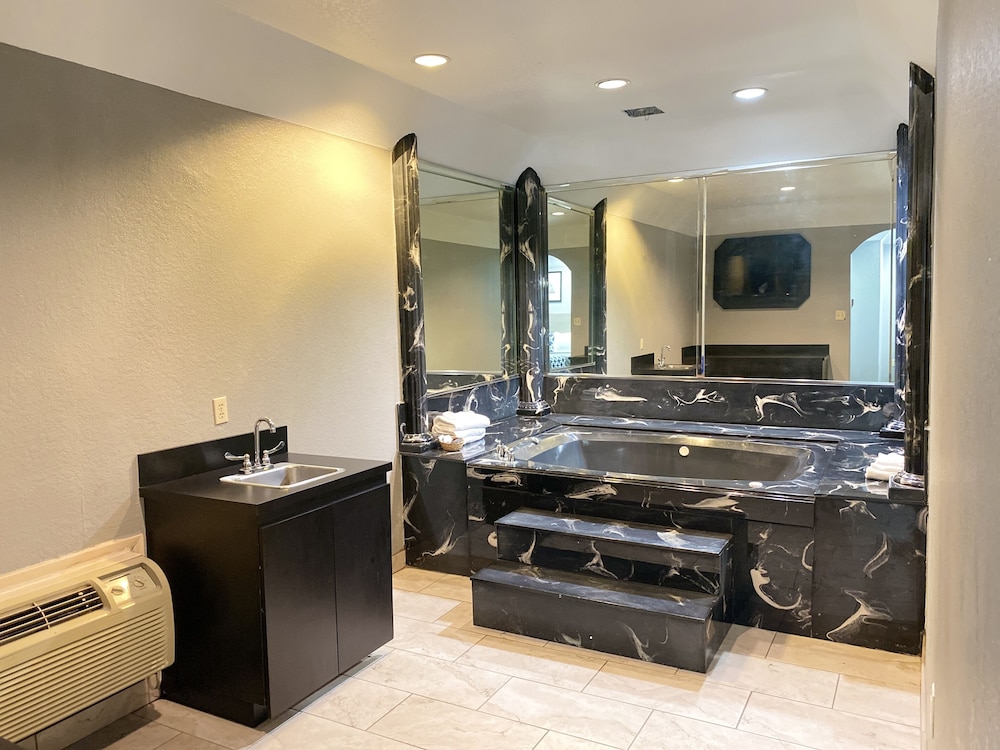Island Suites - photo 35