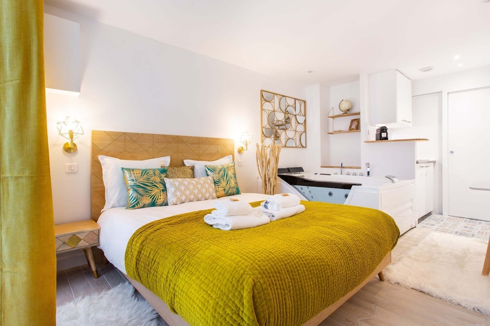 Love Room 2P With Jacuzzi - last minute hotel in Paris
