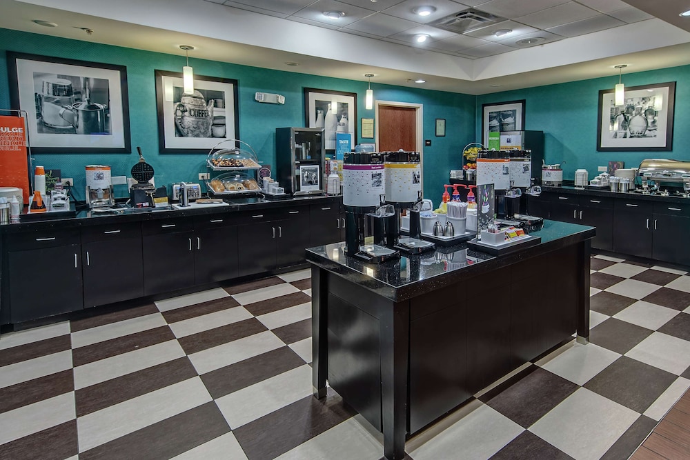 Hampton Inn & Suites Clarksville - photo 40