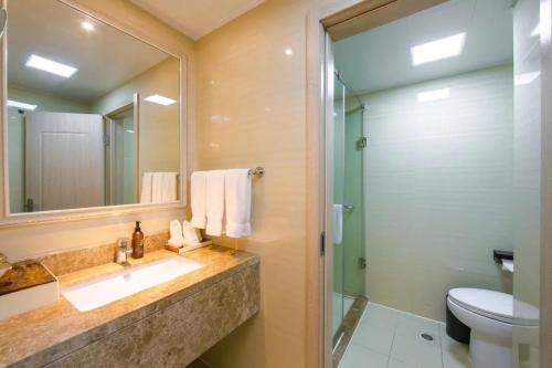 Mehood Lestie Dalian — 4-Star Luxury Hotel in Dalian, People's Republic of China
