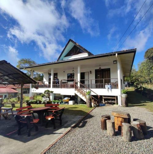 Bonsai Villa @ Mesilou 盆栽小苑 — 4-Star Luxury Hotel in Ranau, Malaysia