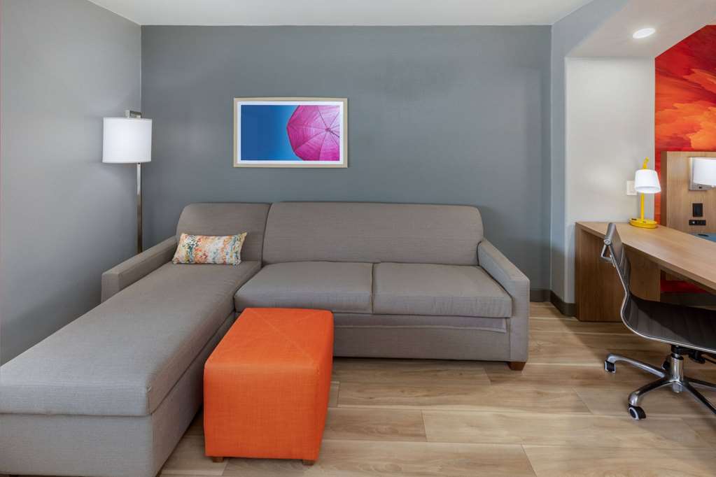 La Quinta Inn & Suites by Wyndham New Braunfels - photo 23