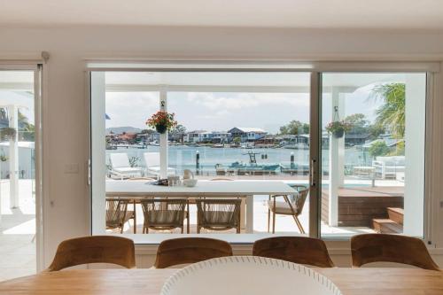 MainSail by Coast Hosting - carbon neutral hotel in Unknown City