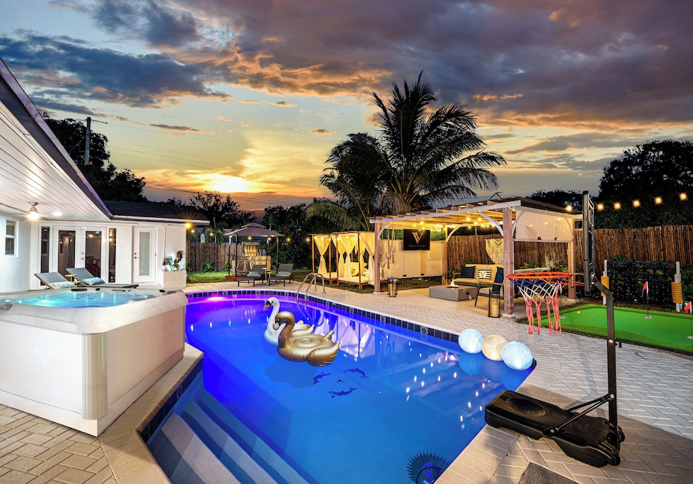Villa Velvet — 5-Star Luxury Hotel in Pembroke Pines, United States