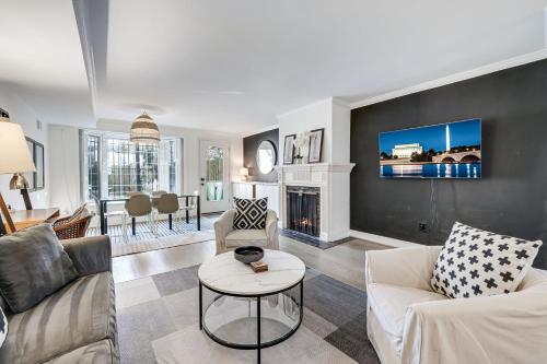 Walk to Georgetown GWU Kennedy Center National Mall Metro — 4-Star Luxury Hotel in Washington, United States