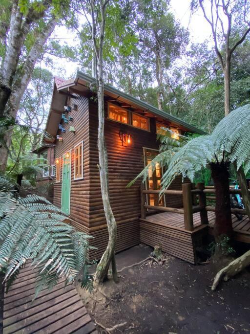 Cabana Lara com lareira e muito estilo. in Sao Francisco De Paula, Brasil