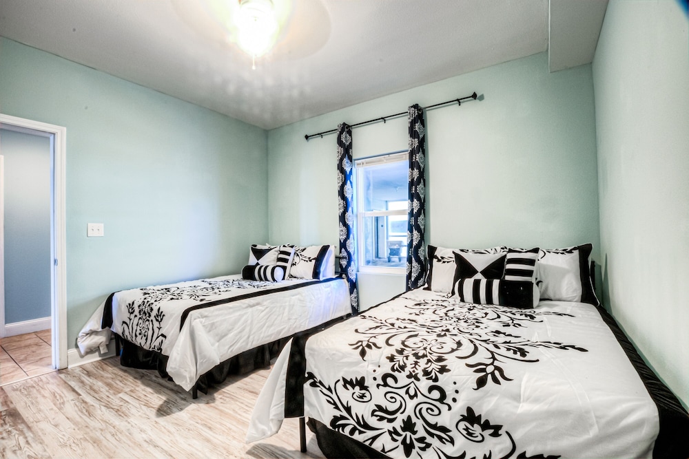 Laketown Wharf Resort by Aneliya's Rentals - photo 274