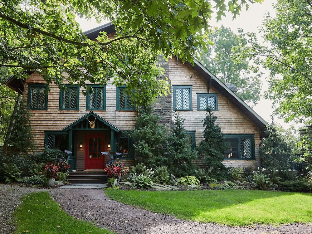 Deer Mountain Inn in Hudson, United States