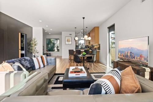Rooftop 3B 3BA House Near Dodger Stadium and DTLA — 4-Star Luxury Hotel in Los Angeles, United States
