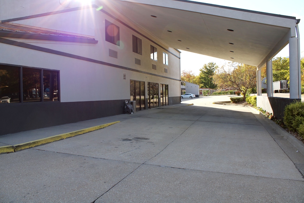 Greenstay Hotel and Suites St James - photo 26
