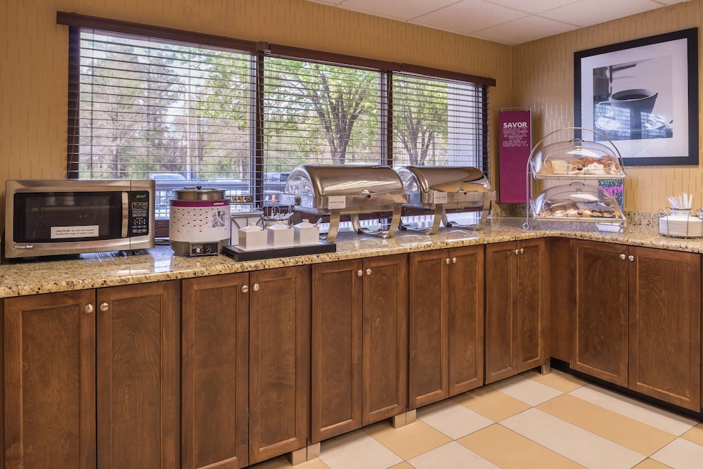 Hampton Inn Columbia Northeast Fort Jackson Area - photo 42